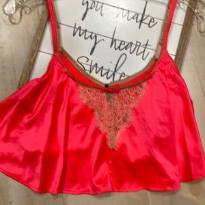 LOVE HAUS SMALL SILKY CROP LACE EDGED ADJUSTABLE STRAP Sweet & sexy 🌻